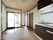 オシャレな木目調のキッチン