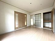 奥行きがあって使いやすい収納があります。