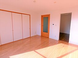 ファミーユ金井 0307 3階2LDKの室内