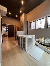 エリシオン 1階1LDKのリビング/ダイニング