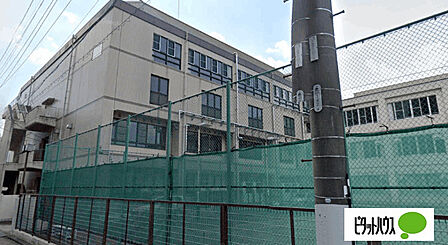高校「名古屋市立中央高校まで1566m」