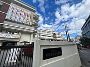 高校「沖縄県立那覇商業高校まで944m」