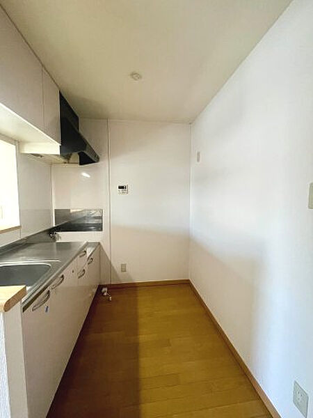 画像12:キッチンシンク後ろの、冷蔵庫などの設置スペースとなります♪