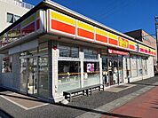 その他「デイリーヤマザキ籠原駅前店まで646m」