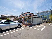 セブンイレブン入間新久店 徒歩8分。 650m