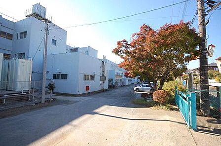 入間市立東金子小学校 徒歩7分。 560m