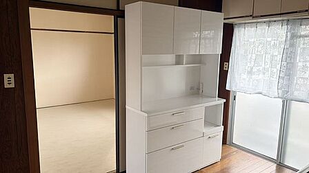 キッチンにはキッチンボードがあり、使い勝手が良いですね