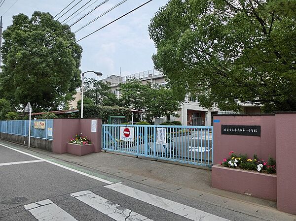 画像27:【小学校】鴻巣市立赤見台第一小学校まで918ｍ