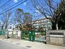 周辺：【松戸市立殿平賀小学校】昭和51年開校。教育目標は、「自ら学ぶ子　思いやりのある子　最後までがんばりぬく子」　