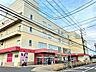 周辺：食料品のほか、家電、洋服 、文房具、靴、消耗品等 色々買えるので、便利です。営業時間： 10:00-20:00