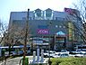 周辺：1階食品売場の営業時間は8時～0時　その他は9時～22時。生活必需品がほとんど揃います。専門店も入っていて、マック、すき家、ダイソー等もあり便利。駐車場台数188台。