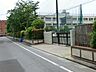 周辺：【桜道中学校】昭和22年開校。ボランティア活動に力を入れている学校です。校長は「卒業して良かったと思われる学校作り」を目指しています。