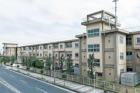 大宮南小学校まで1400m