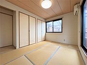 ■2階の約6帖の和室は2面窓で陽当たり・通風も良好です♪