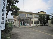 名取市図書館まで552ｍ