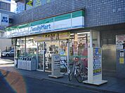 ファミリーマート所沢駅前店まで749ｍ