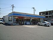 ローソン市原潮見通店まで553ｍ