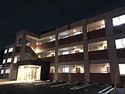 外観写真（夜）