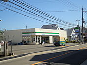 ファミリーマート伊丹中野西店まで1、385ｍ