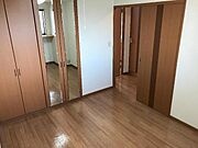 クローゼットには姿見付き