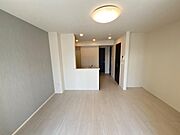 リビング建具・クロス色違い（イメージ）