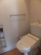 温水洗浄機能付き便座のトイレです。
