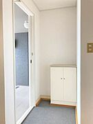 玄関です。サイドには下駄箱もあります。