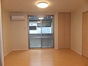 7．3帖の洋室です。設備でエアコン・ＬＥＤ照明器具が付いてます。