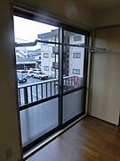 201号室　フレクリーン（室内物干し竿）が設置されていて梅雨や花粉の季節に便利です☆