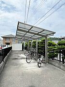 屋根付き駐輪場あります。