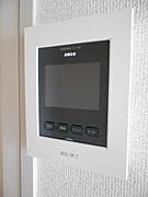 ★モニター付きインターホンなので、開ける前に来訪者をチェックできます。