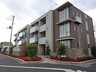 滋賀県栗東市綣1丁目8-8：物件画像／シャーメゾンショップ　株式会社リットー不動産センター