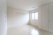 お部屋全体の雰囲気が伝わってきますね！是非家具の配置などイメージしてみて下さい。