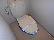 【トイレ】浴室とは別れているトイレです。「バス・トイレ別」が人気物件の条件ですが、こちらの物件もしっかり対応しております！