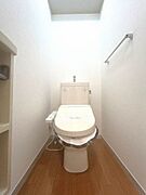 うれしい洗浄付き暖房便座です。