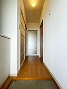備え付けのシューズボックスがございます。玄関を少しでも広くご利用していただけます。