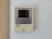 モニター付きで、来客者の顔を確認できます。