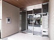 【エントランス】エントランスはオートロック、防犯カメラ採用。防犯面にも配慮してます。