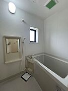 ★窓があるので換気もしやすい浴室です♪