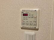 浴室換気スイッチが洗面所の壁面に設置されています。