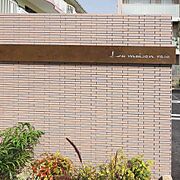 銘板「Ｌａ　ｍａｉｓｏｎ　ｒｏｓｅ」