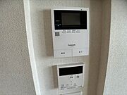 モニター付きインターホンで安心です♪