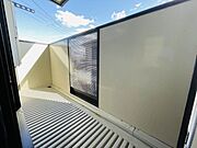 南向きで日当たりの良いバルコニー。