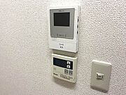 モニター付きインターホンなので、開ける前に来訪者をチェックできます。