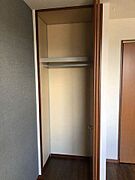 ハンガーパイプ付きの収納