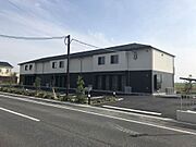 建物敷地内に駐車場があります。　