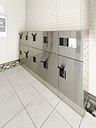 建物内から、り出しができる宅配ボックスを設置しました。