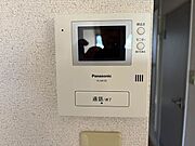 【インターホン】モニター付きインターホンなので、開ける前に来訪者をチェックできます