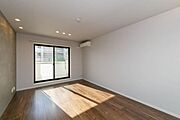 お部屋全体の雰囲気が伝わってきますね！是非家具の配置などイメージしてみて下さい。