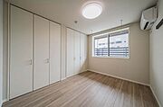 エアコン・収納付きの洋室です。